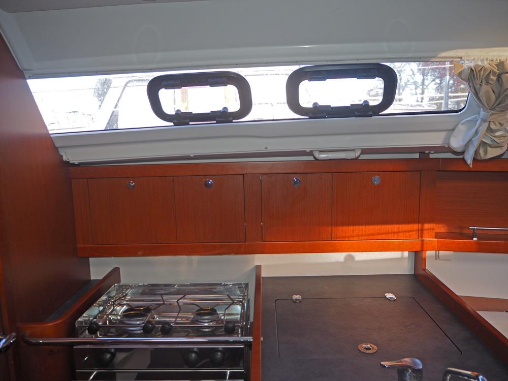 Saloon, Accommodation